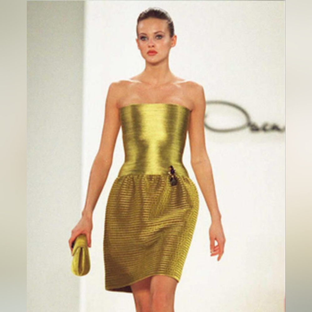 $6,000 OSCAR DE LA RENTA EXCLUSIVE ICONIC VELVET RUNWAY DRESS US 4